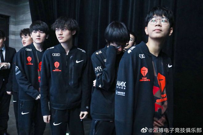 另一位球员 另一位球员