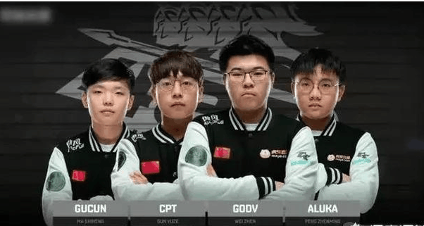 在俱乐部里 在俱乐部里